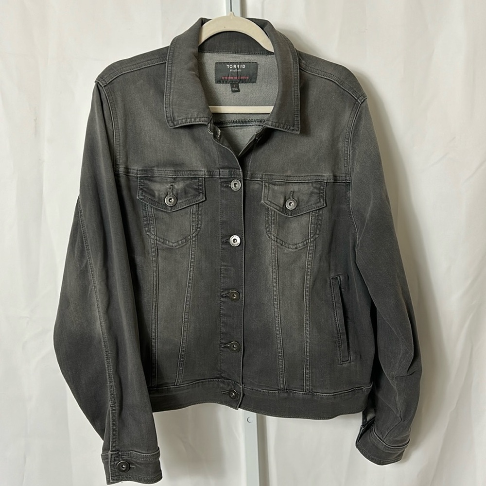 Torrid Size 1 Women’s 1X Gray Full Button Front Denim Cotton Jacket Front Pocket